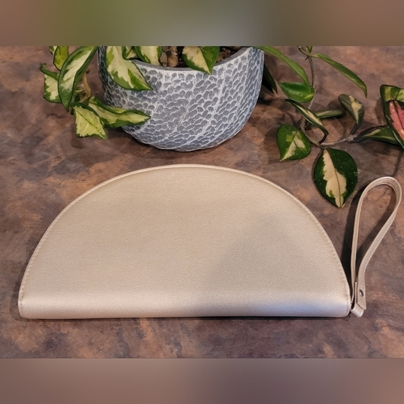 SUMMER & ROSE Luna Wristlet Clutch Wallet, Champagne Shimmer - Picture 5 of 11